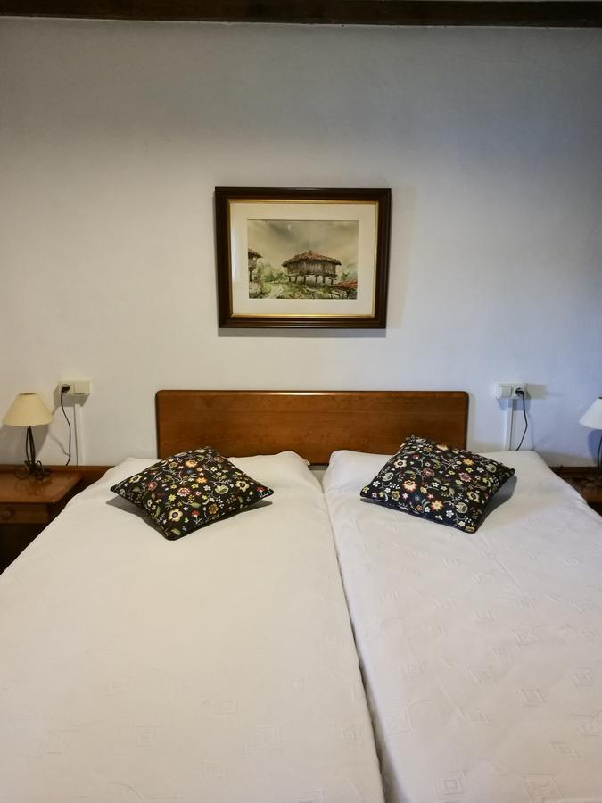 Penzion La Asturxana Malleza Exteriér fotografie