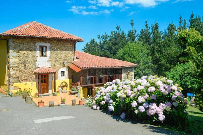 Penzion La Asturxana Malleza Exteriér fotografie