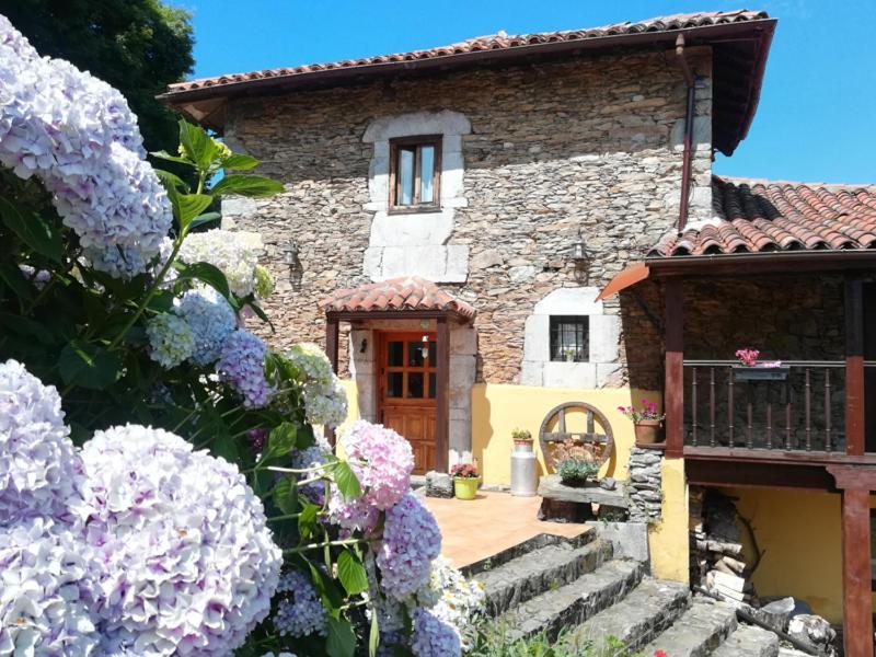 Penzion La Asturxana Malleza Exteriér fotografie